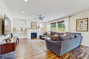 TV, fireplace