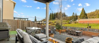 Spacious family-friendly home w/ enclosed backyard, gas grill, fire pit & WIFI