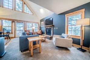 電視、壁爐、書籍、音響