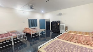 Classic Shared Dormitory | Free WiFi - RoHans Farmstay & Events (Bhongir)