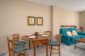 Dining - Marbella View Suites by Lica Homes (Marbella)