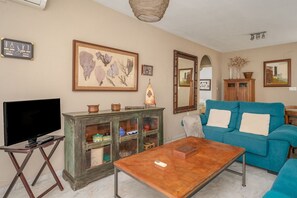 TV - Marbella View Suites by Lica Homes (Marbella)
