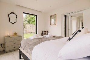 Iron/ironing board, free WiFi