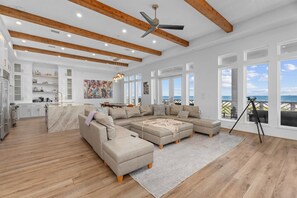 Smart TV, chimenea, futbolito y tenis de mesa 