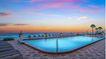 Piscine couverte, piscine extérieure