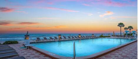 Piscine couverte, piscine extérieure