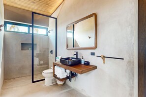 Hair dryer, towels - Water-view villa with plunge pool, private deck, full kitchen & partial AC (Placencia)
