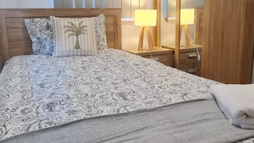 4 Schlafzimmer, Bügeleisen/Bügelbrett, kostenloses WLAN, Bettwäsche