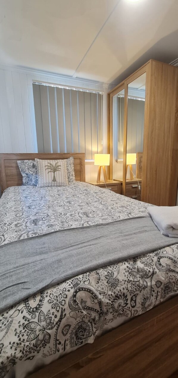 4 habitaciones, tabla de planchar con plancha y wifi gratis 