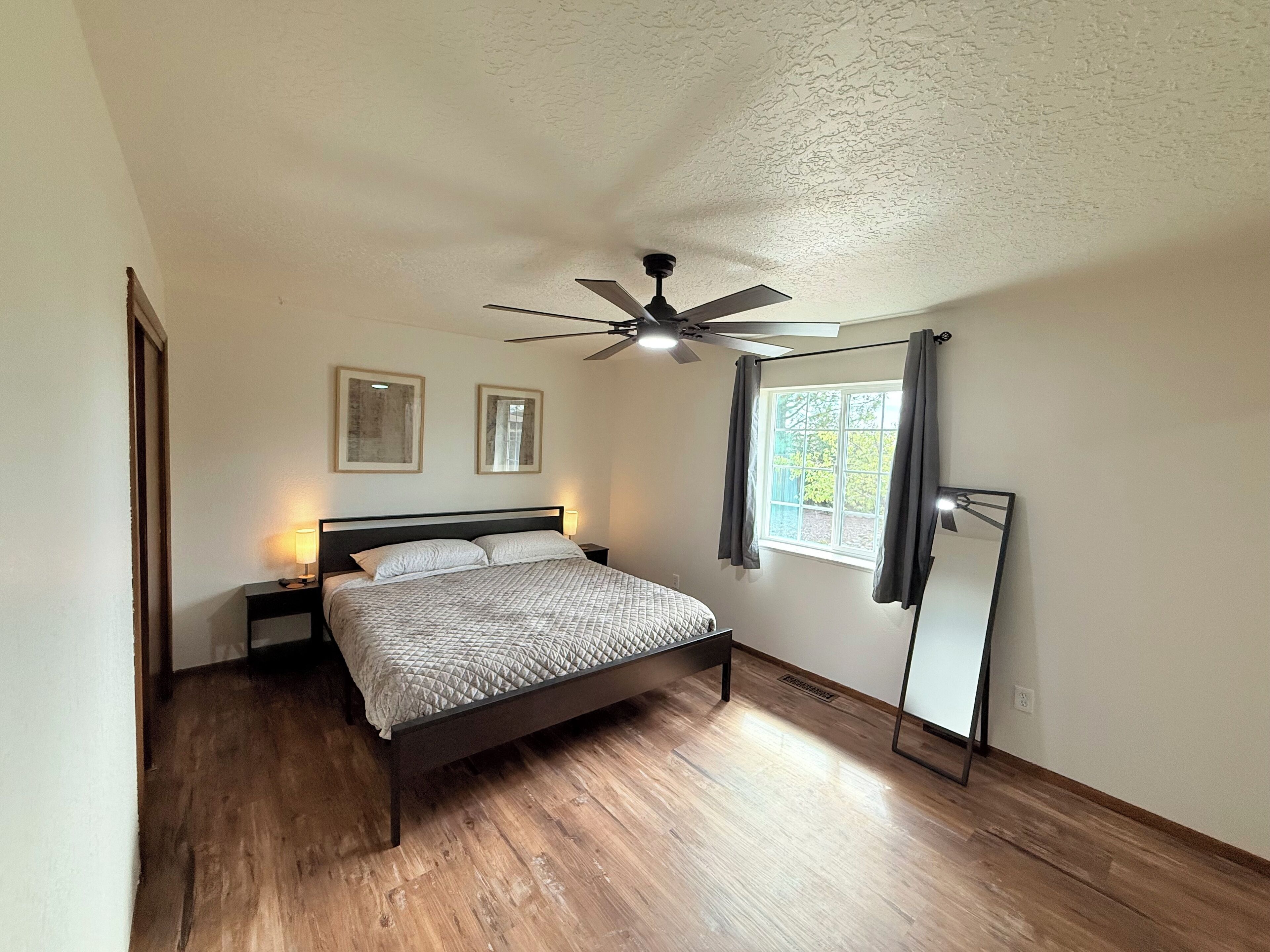 3 sovrum, skrivbord, strykjärn/strykbräda och gratis wi-fi