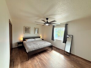 3 bedrooms, desk, iron/ironing board, free WiFi