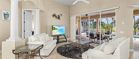 Fernseher, Kamin, Stereoanlage