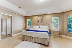 4 bedrooms, iron/ironing board, Internet, bed sheets