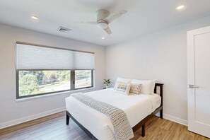 3 bedrooms, iron/ironing board, Internet, bed sheets