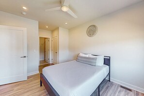 3 chambres, fer et planche Ă  repasser, accĂšs Ă  Internet, literie fournie