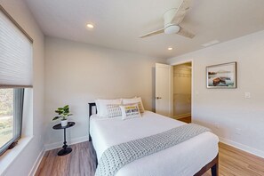 3 bedrooms, iron/ironing board, Internet, bed sheets