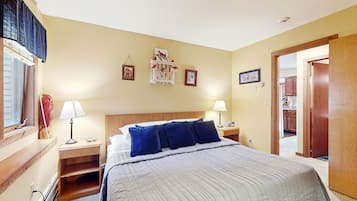 2 bedrooms, iron/ironing board, internet, bed sheets