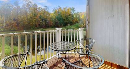 Ski in/ski out condo w/ pond & mtn views, fireplace, tennis courts & w/d