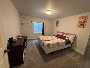 5 chambres, fer et planche à repasser, Wi-Fi, draps fournis