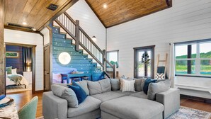 Smart TV, fireplace - Stargazing Dome, Hot Tub, Fire Pit, Luxury Cabin near Broken Bow (Broken Bow)