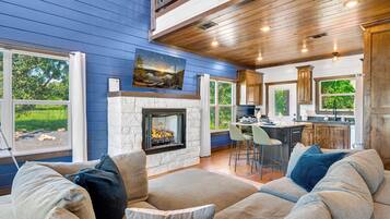 Smart TV, fireplace