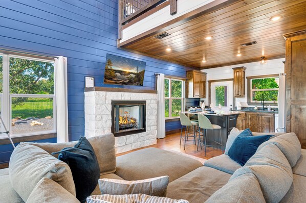 Smart TV, fireplace