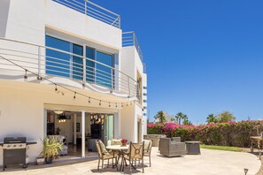 تناول الطعام بالخارج