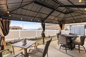 تناول الطعام بالخارج