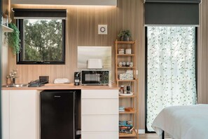 1 bedroom, bed sheets - D&L Cottage by Tiny Away (Kudla)