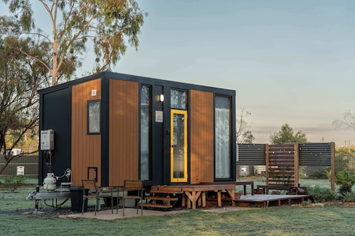 D&L Cottage by Tiny Away