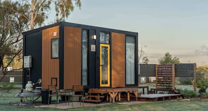 D&L Cottage by Tiny Away