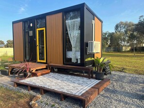 Exterior - D&L Cottage by Tiny Away (Kudla)