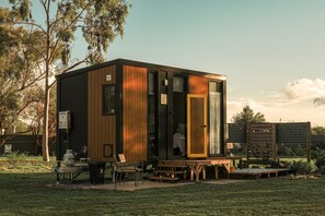 Exterior - D&L Cottage by Tiny Away (Kudla)