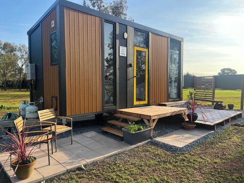 D&L Cottage by Tiny Away