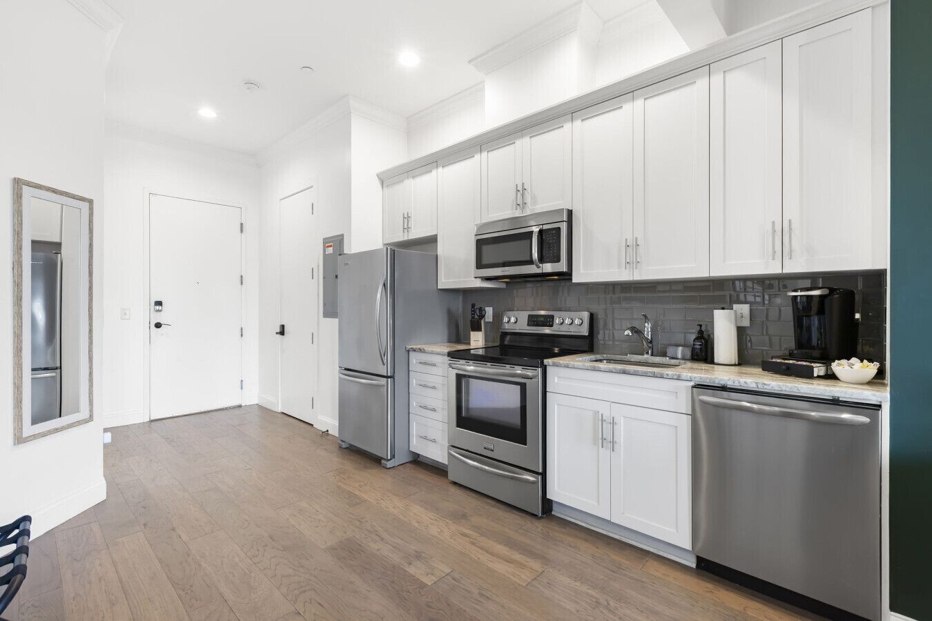 Refrigerador, microondas, horno y parrilla de estufa 