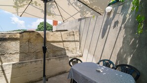 Outdoor dining - Apartment Adea - One Bedroom Apartment With Terrace (Dubrovnik)
