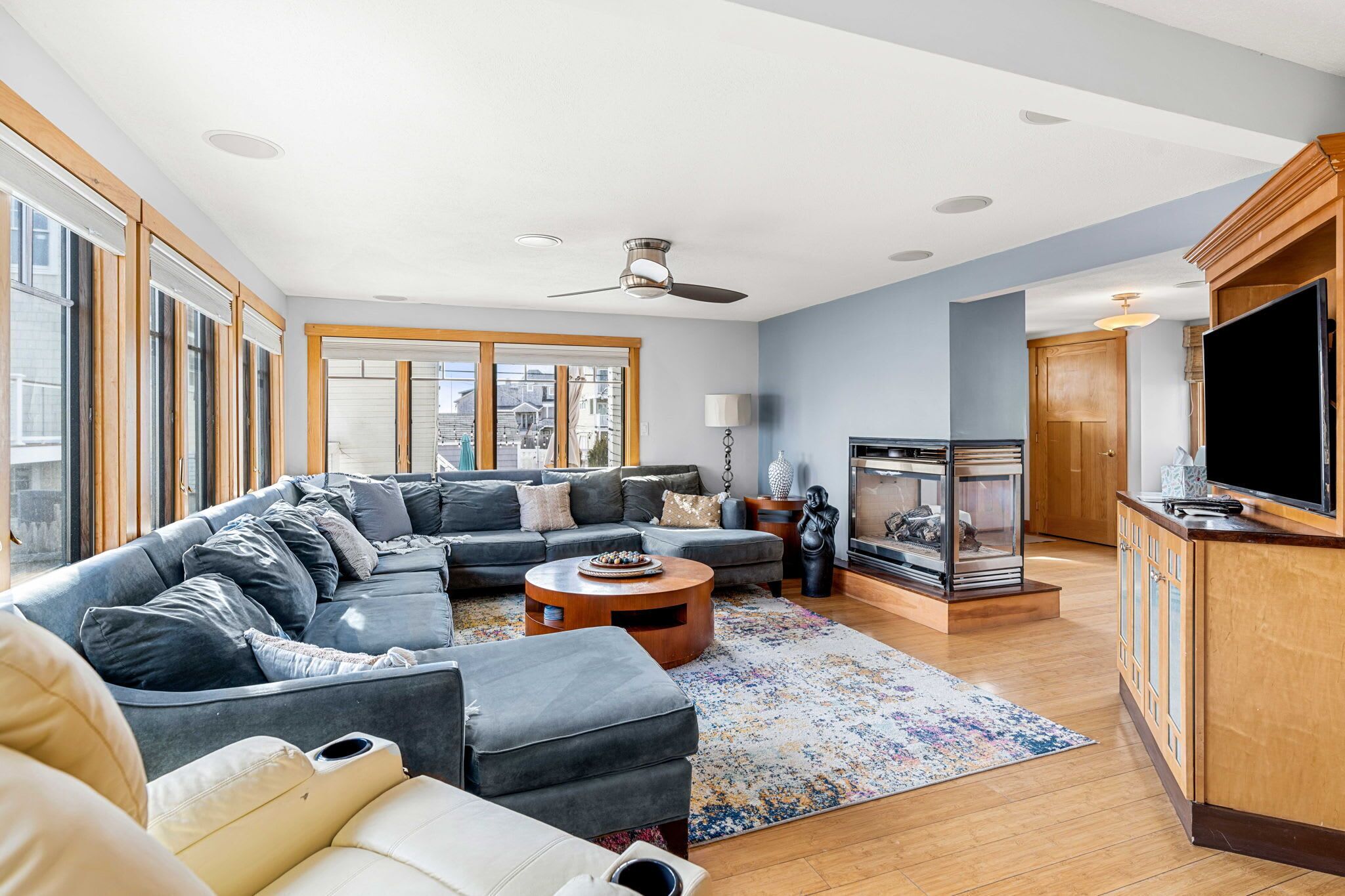 TV, fireplace, offices