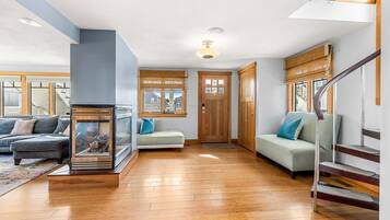 TV, fireplace, offices