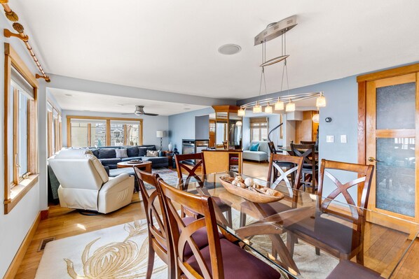 TV, fireplace, offices