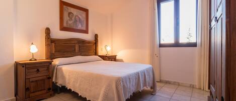 House | 2 bedrooms, individually furnished, bed sheets