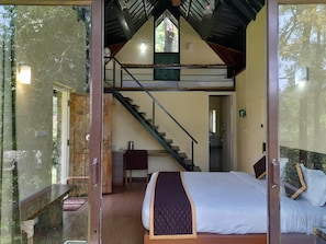 Cabane dans un arbre Deluxe, balcon, vue sur le lac | Literie fournie