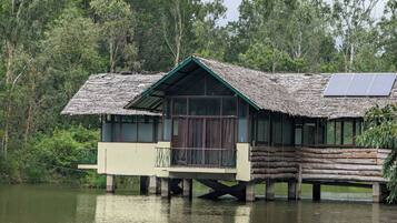 Ayurvedic treatments, 2 treatment rooms