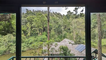 Deluxe Tree House, Balcony, Lake View | Bed sheets