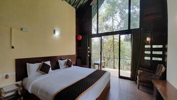 Deluxe Double Room, Balcony, Garden View | Bed sheets