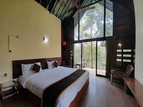 Kamar Double Deluks, balkon, pemandangan kebun | Seprai linen