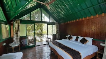 Deluxe Tree House, Balcony, Lake View | Bed sheets