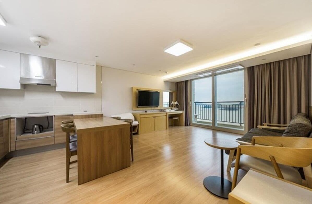 デスク、ノートパソコン用作業スペース、WiFi (無料)