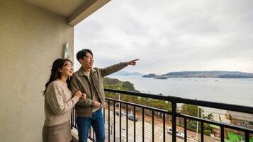 Desk, laptop workspace, free WiFi