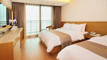 Deluxe Twin Room, Balcony | Desk, laptop workspace, free WiFi