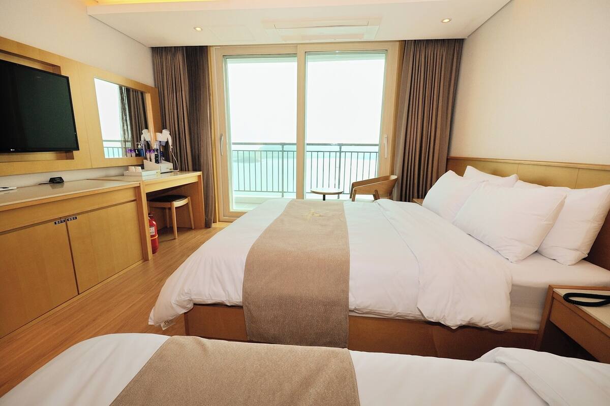 Superior Double or Twin Room, Balcony, Ocean View | Desk, laptop workspace, free WiFi